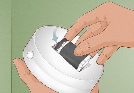 Replace 9V Batteries for smoke alarms Step 3